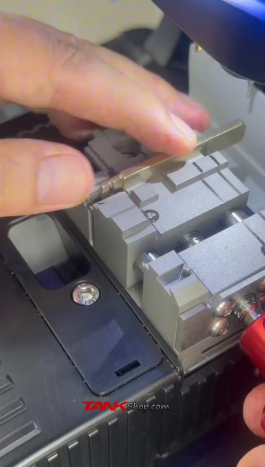 How to Duplicate a Laser Key with 2M2 Tank CNC 16