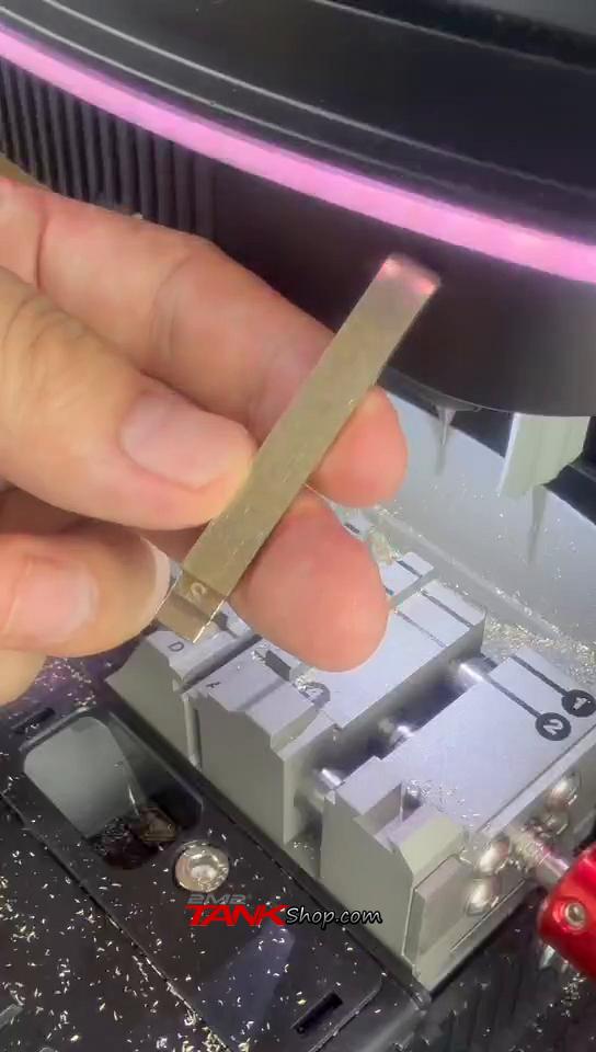 How to Duplicate a Laser Key with 2M2 Tank CNC 18