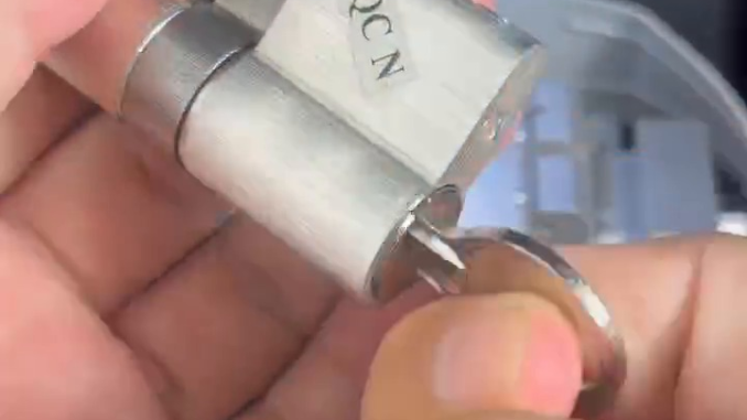 How to Cut a Yale Key by Bittings with the 2M2 Tank 09